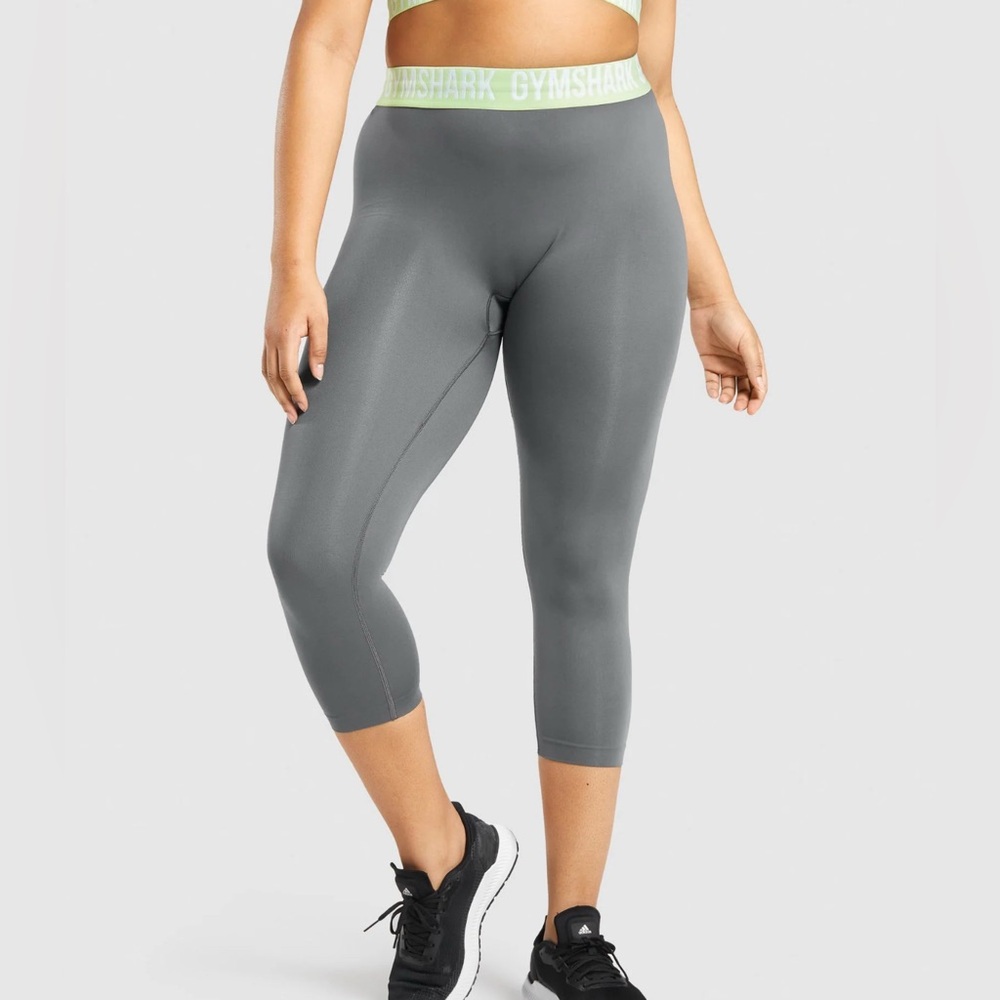 Gymshark Fit Seamless Cropped Leggings Size Women’s Small Color Gray/Green band